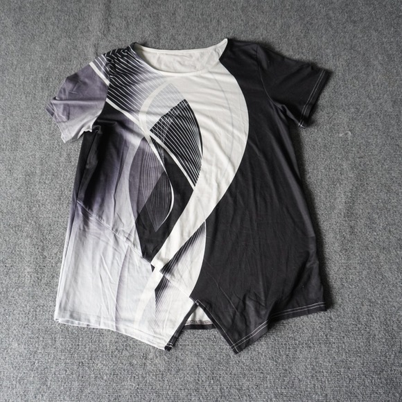 Tops - Abstract Black White Tunic Top, Short Sleeve, Women's Large Asymmetrical‎